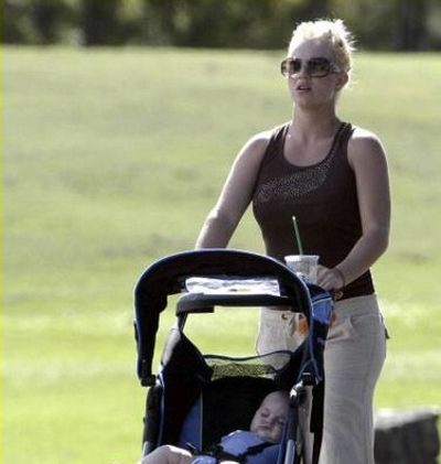 Britney Spears      (14 )