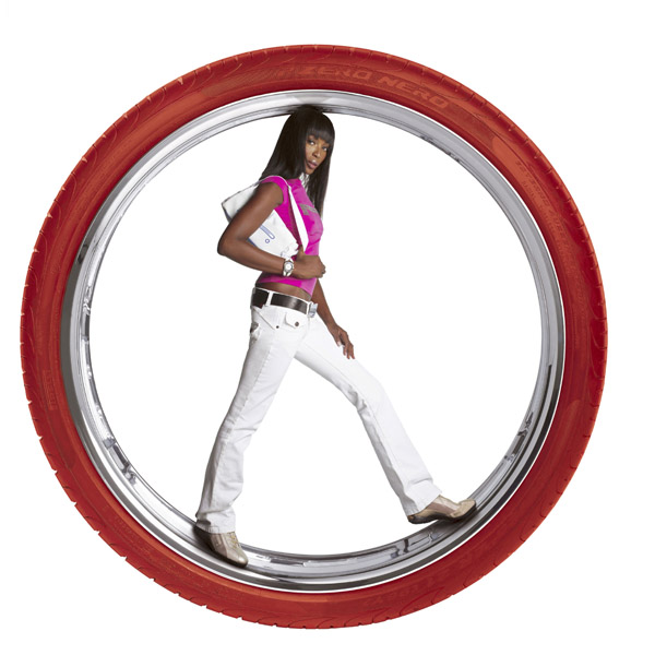 Реклама компания Pirelli (10 фотографий)