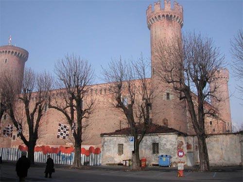 Апельсиновая битва в Италии (14 фото)
