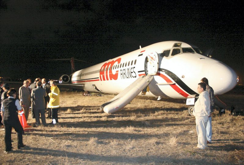    MD-83 (2 )