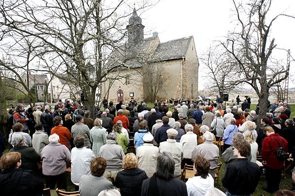  Emmaus-Kirche    (8 )