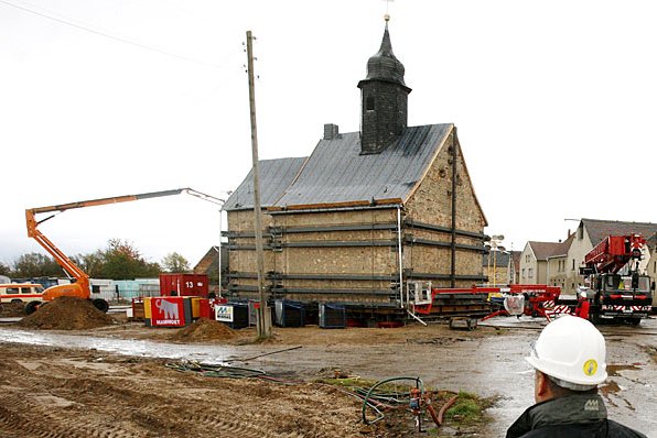  Emmaus-Kirche    (8 )