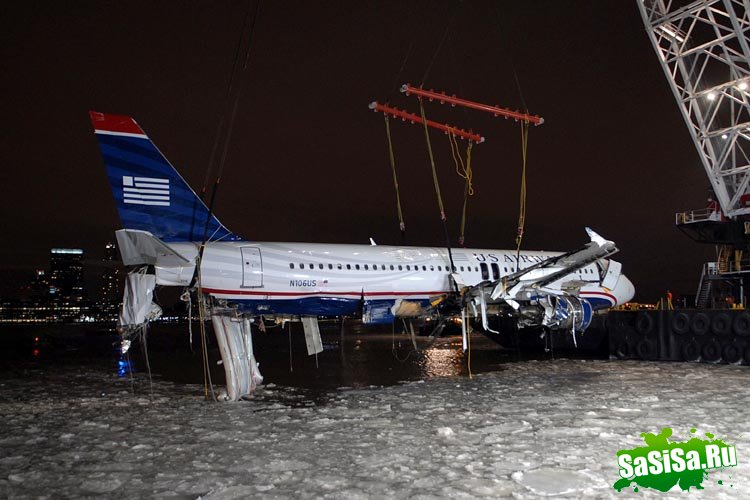Мягкая посадка авиалайнера на воду в реке Гудзон (5 фото)