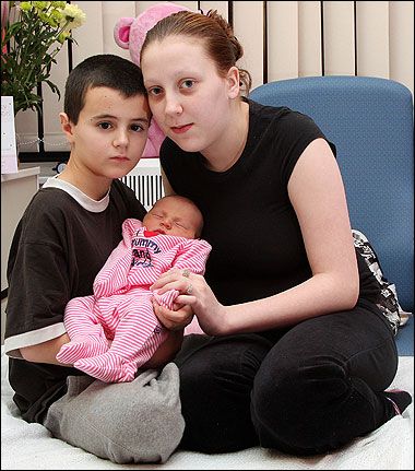 Самому молодому отцу в мире всего 13 лет (3 фото)