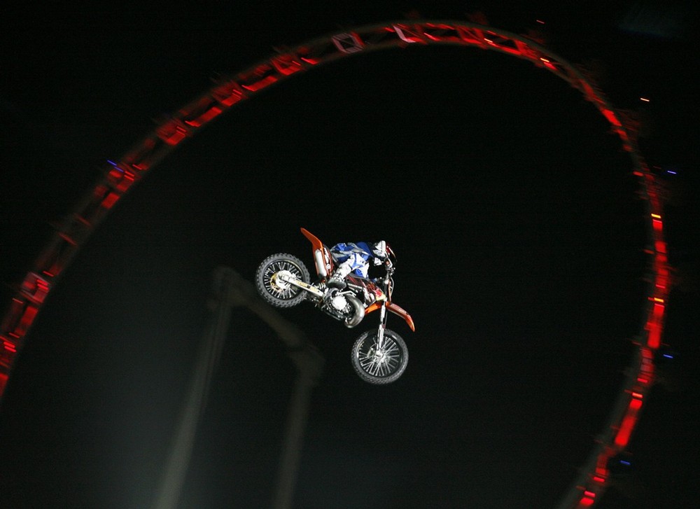 Red Bull X Fighters -    (16 )