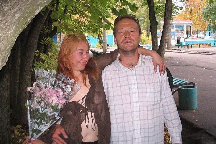 Стала девчонка взрослой (2 фото)