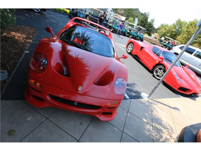 Мастера парковки на Ferrari:) (7 фото)