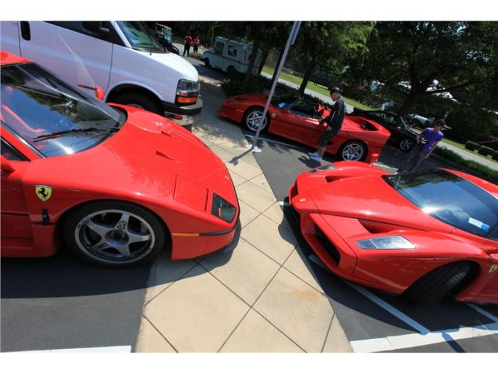 Мастера парковки на Ferrari:) (7 фото)