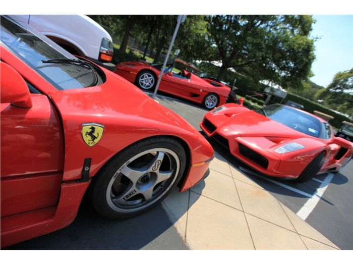 Мастера парковки на Ferrari:) (7 фото)