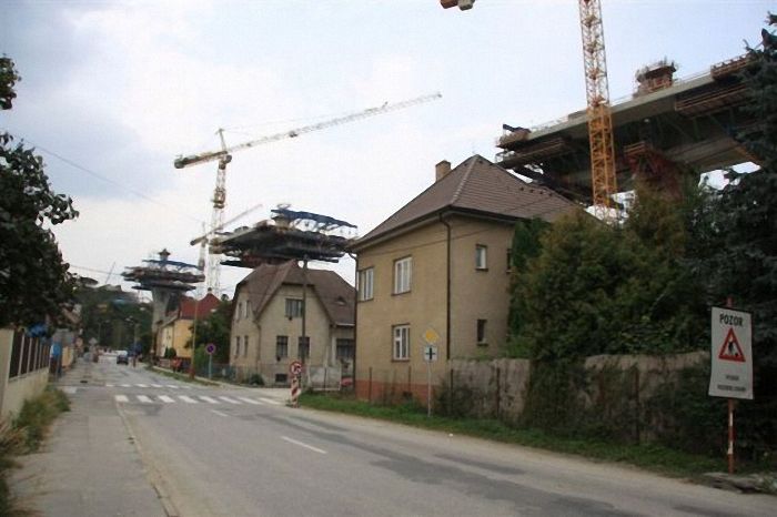 Строительство моста (2 фото)