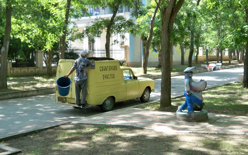 Крымский мусоровоз (1 фото)