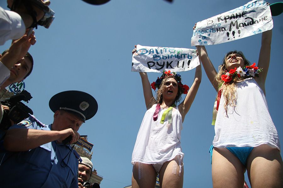 FEMEN   (10 )