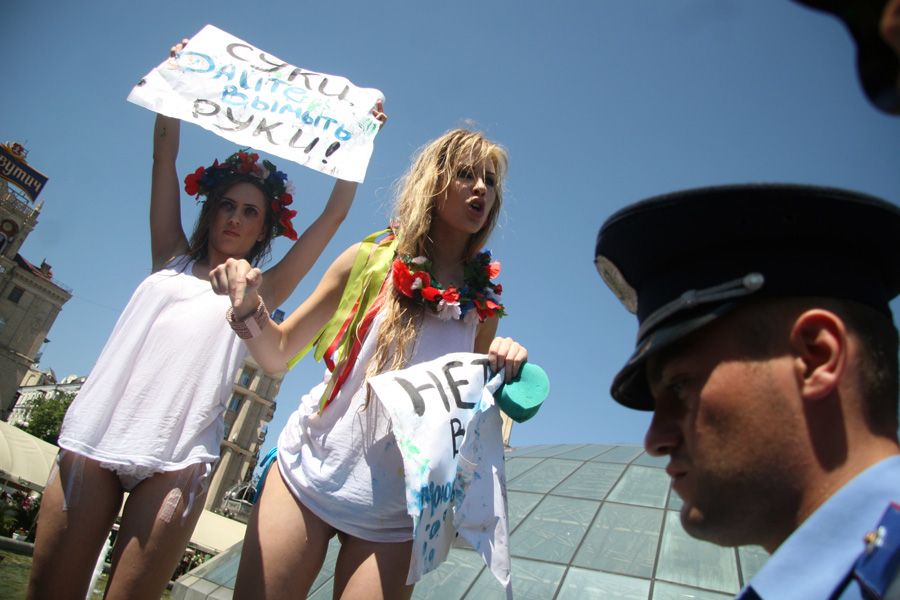 FEMEN   (10 )