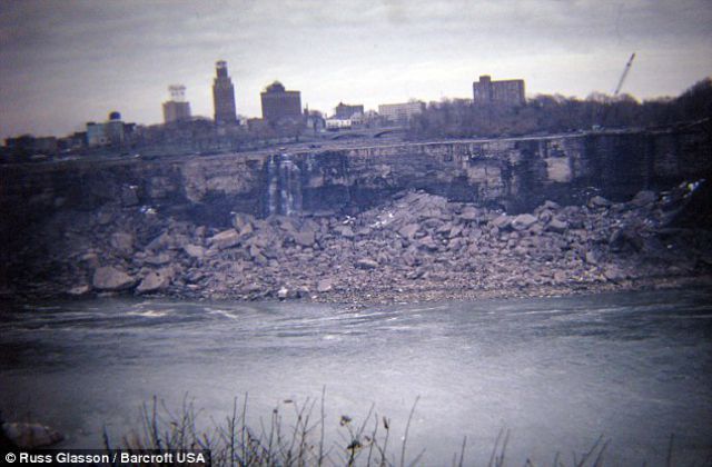 Чистка Ниагарского водопада (7 фото)