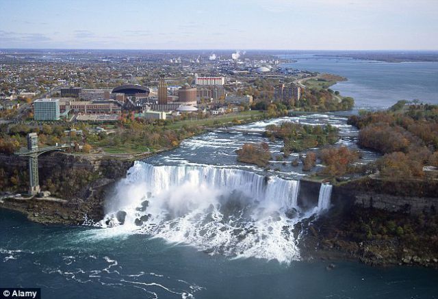 Чистка Ниагарского водопада (7 фото)
