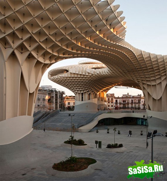 Metropol Parasol   (13 )