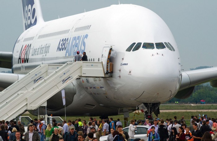   Airbus -380 (18 )