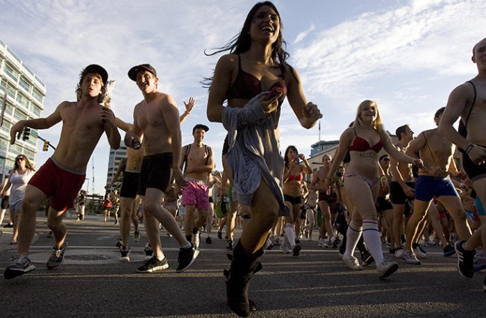  Undie Run    (12 )