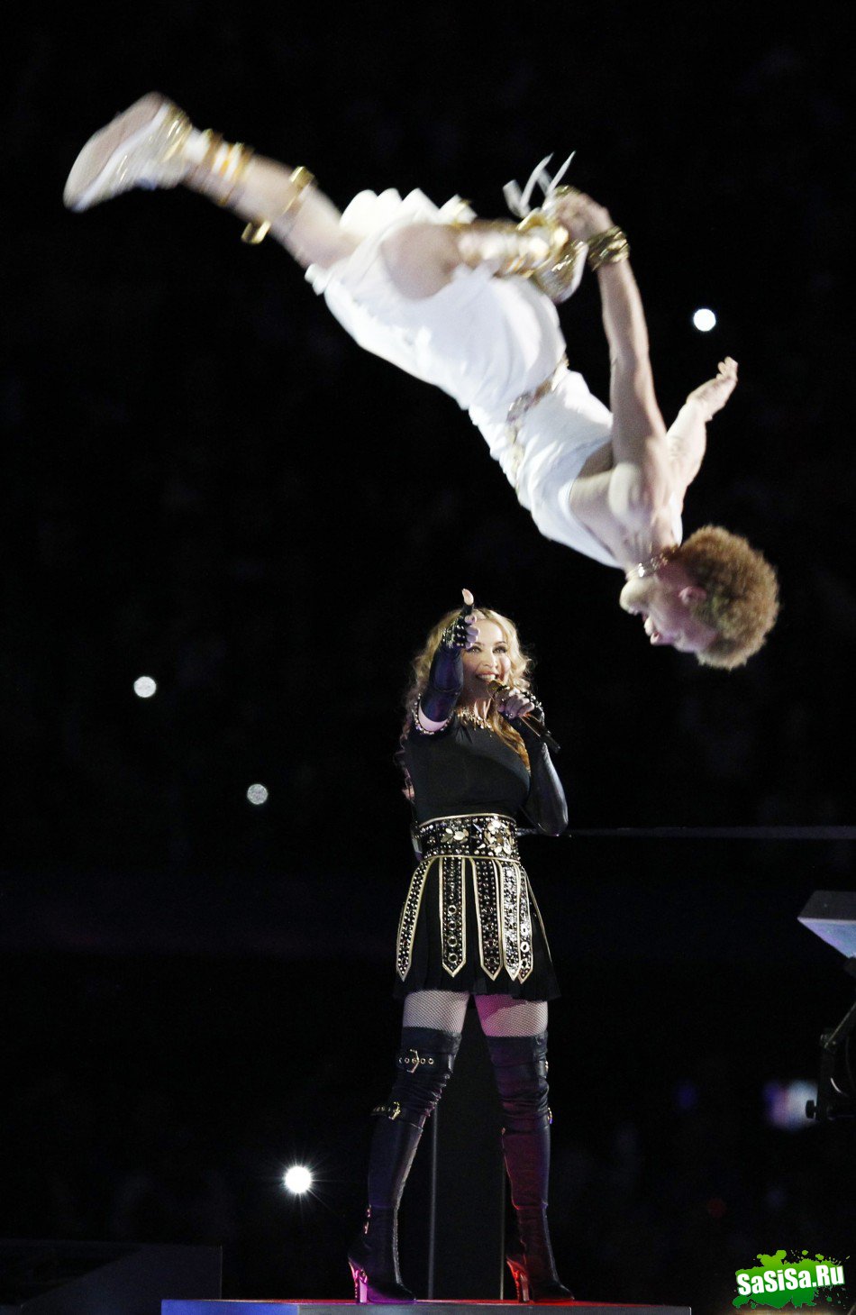Мадонна на Super Bowl 2012 (15 фото)