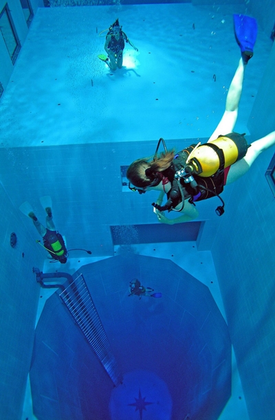 Nemo 33  c     (9 )