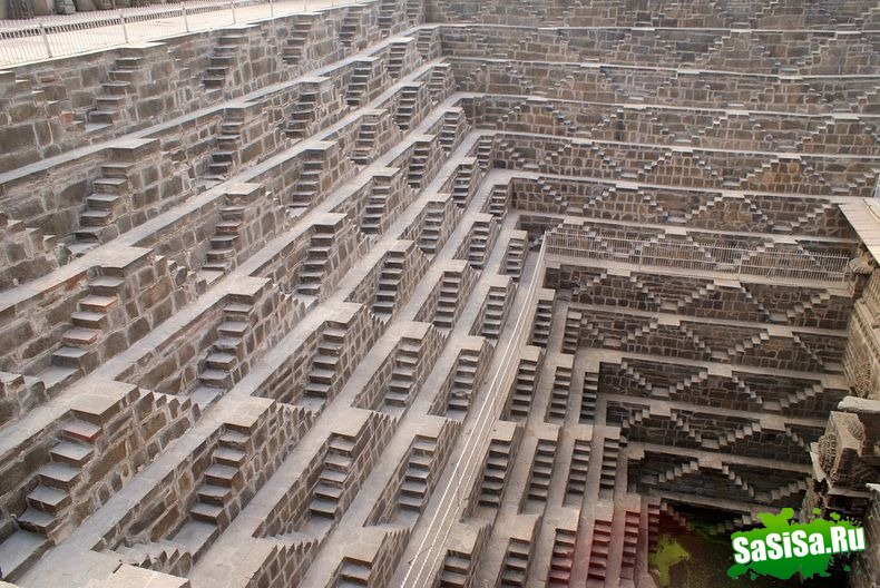 Ступеньки колодца Чанд Баори в Раджастхане (11 фото)