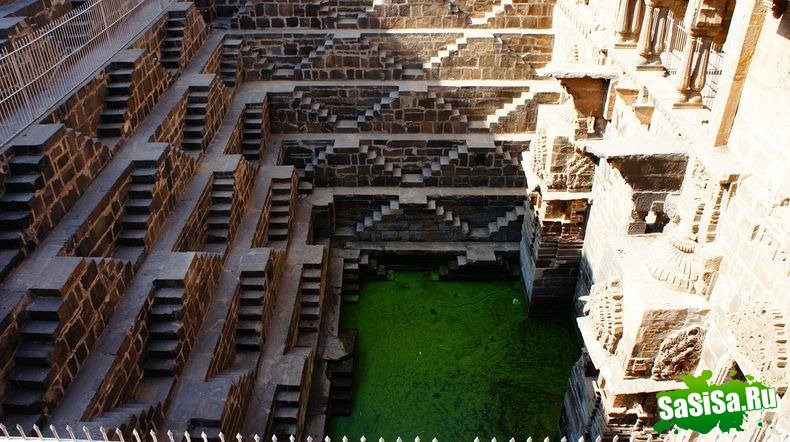 Ступеньки колодца Чанд Баори в Раджастхане (11 фото)