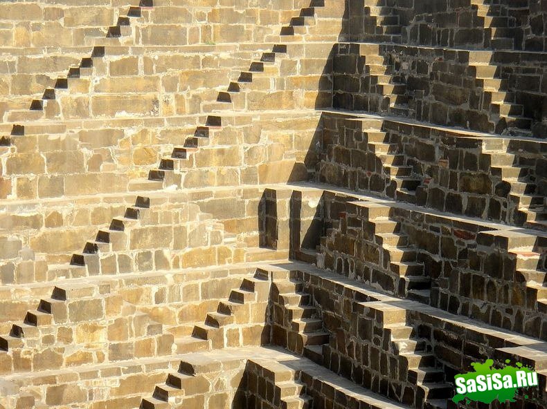 Ступеньки колодца Чанд Баори в Раджастхане (11 фото)