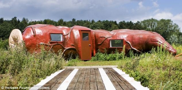 Отель в форме кишечника (7 фото)