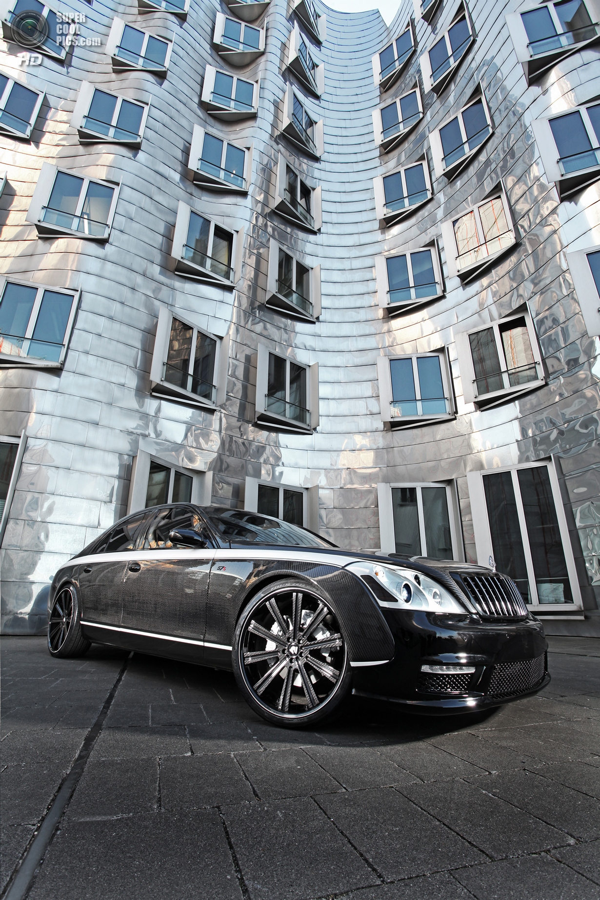 Maybach 57S в карбоне и с iPad (15 фото)