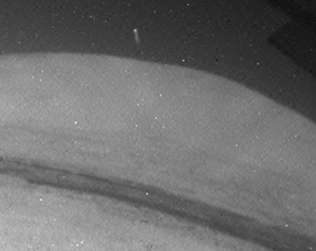Curiosity снова заснял на Марсе НЛО с хвостом