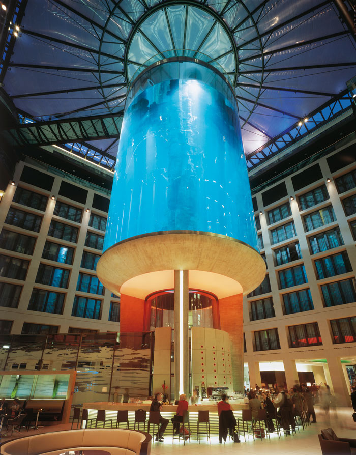 Aquadom      Radisson Blu (14 )