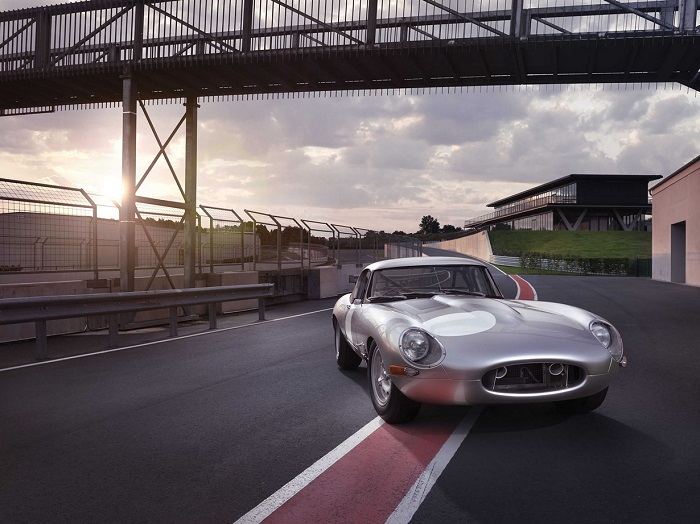 Jaguar E-Type:  (16 )