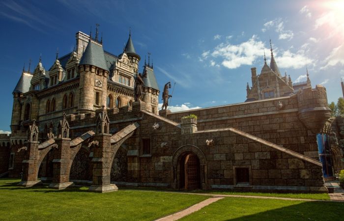 Замок Гарибальди в селе Хрящевка (10 фото)