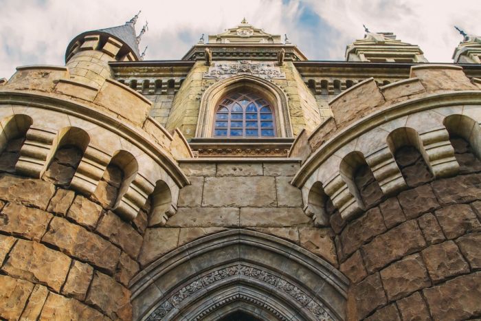 Замок Гарибальди в селе Хрящевка (10 фото)