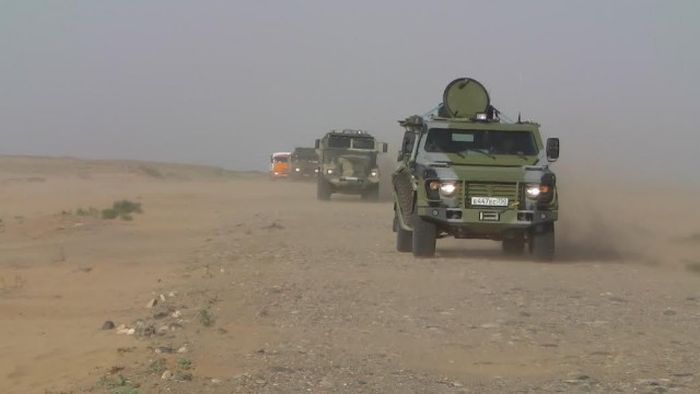 Суровые испытания для новой российской военной техники (7 фото)