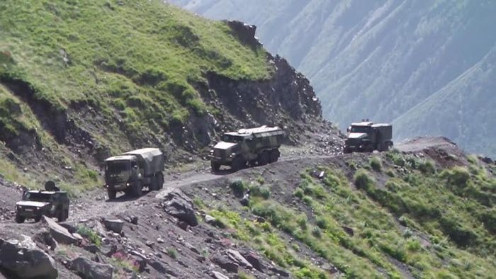 Суровые испытания для новой российской военной техники (7 фото)