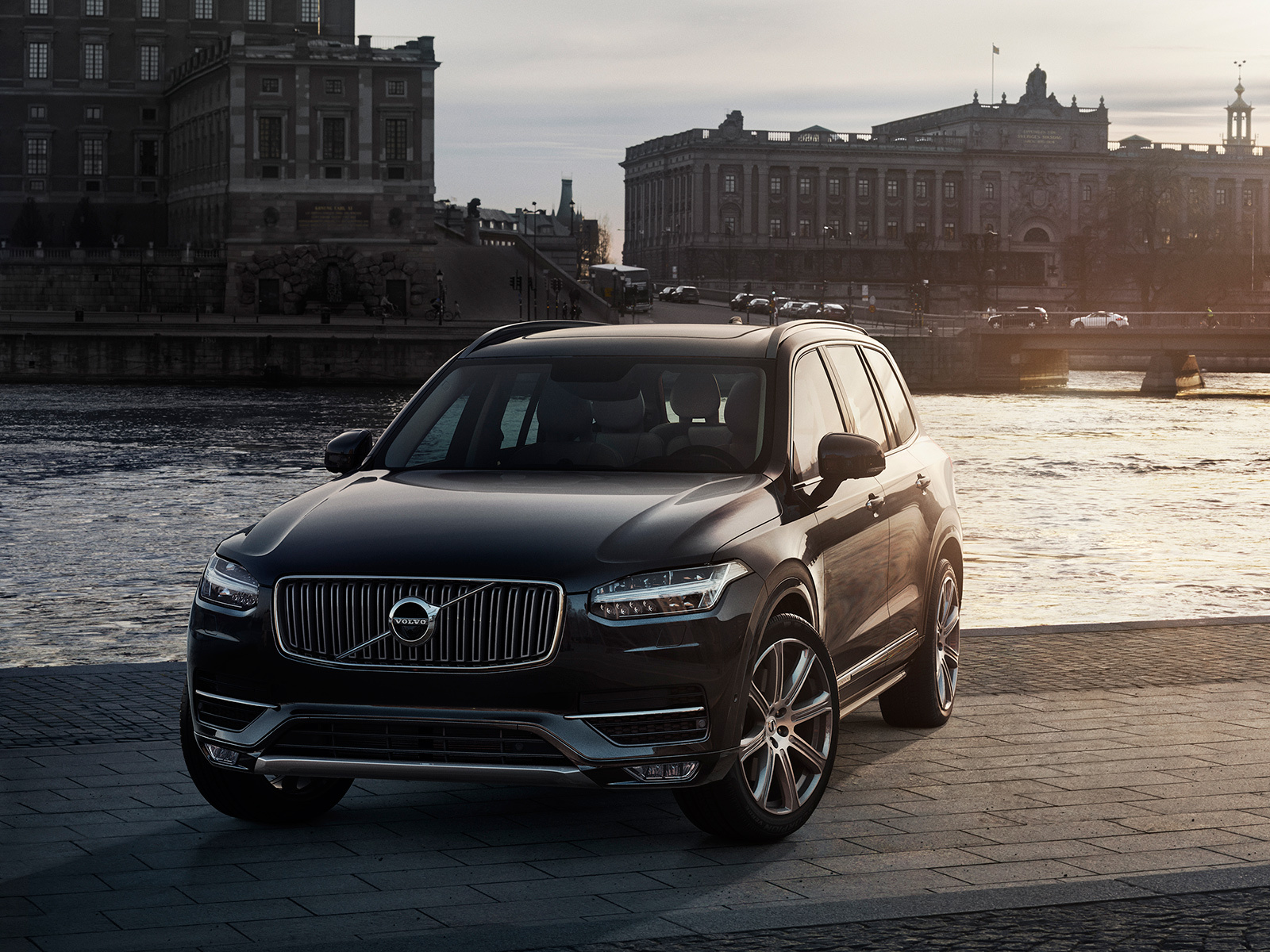  Volvo XC90:      (18 )