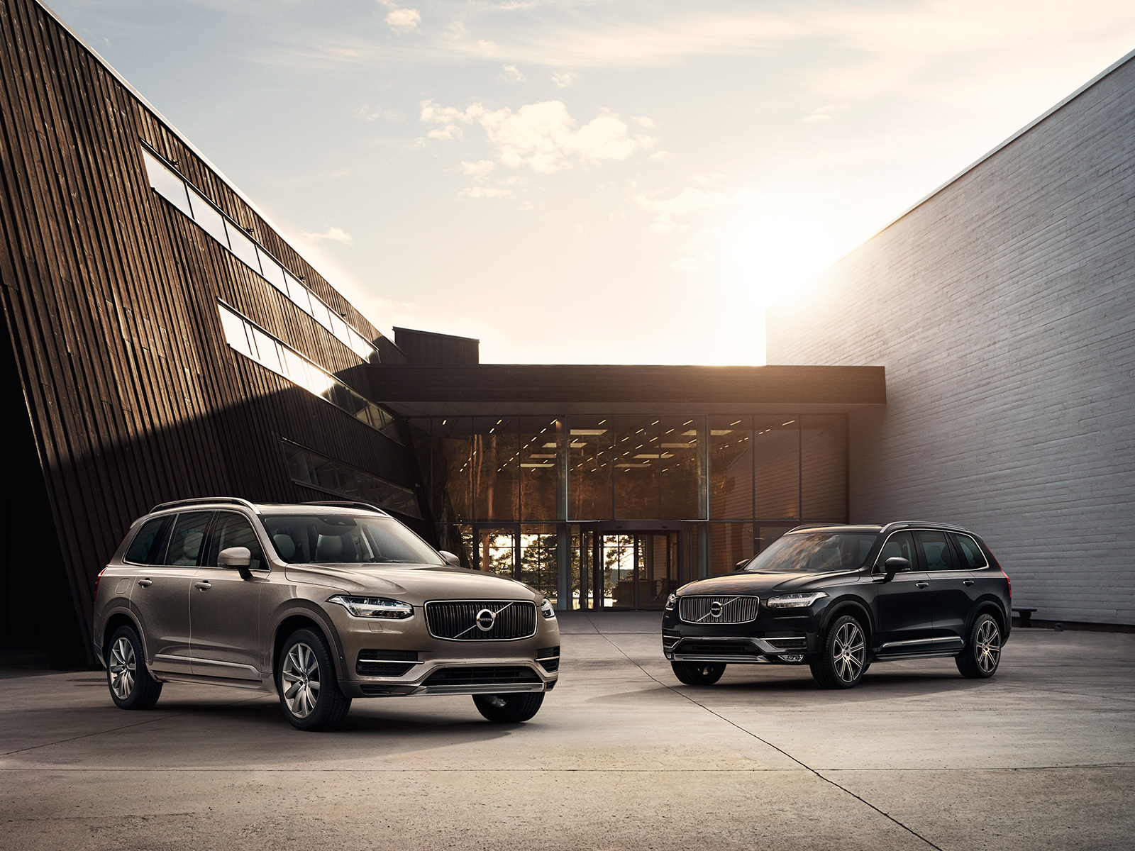  Volvo XC90:      (18 )