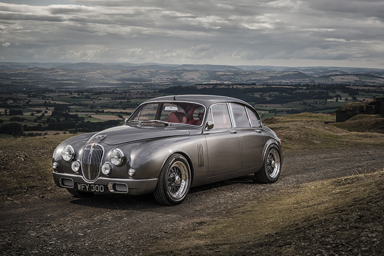 Вторая жизнь уникального британца - Jaguar Mark 2 (11 фото)