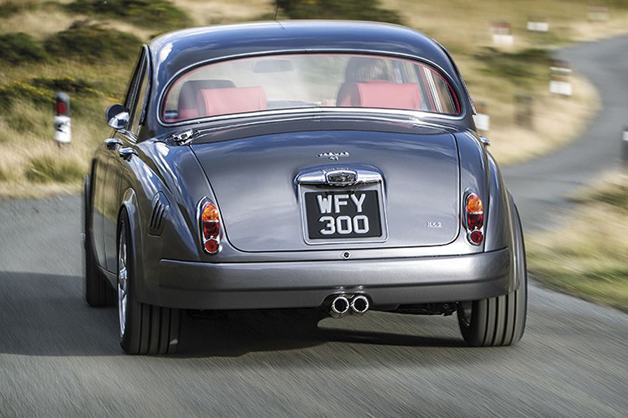 Вторая жизнь уникального британца - Jaguar Mark 2 (11 фото)