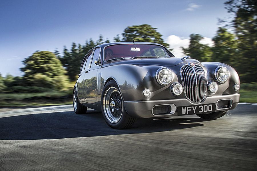 Вторая жизнь уникального британца - Jaguar Mark 2 (11 фото)