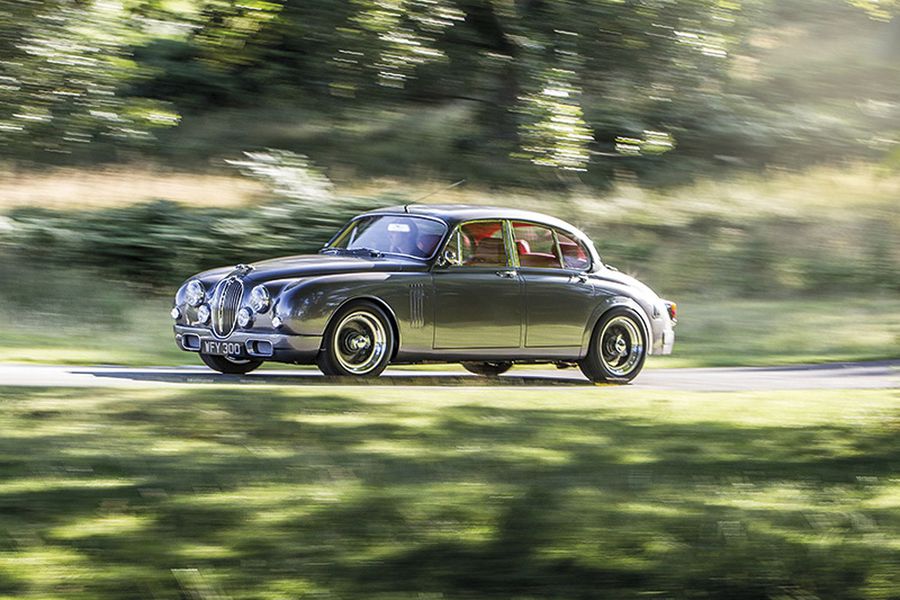 Вторая жизнь уникального британца - Jaguar Mark 2 (11 фото)