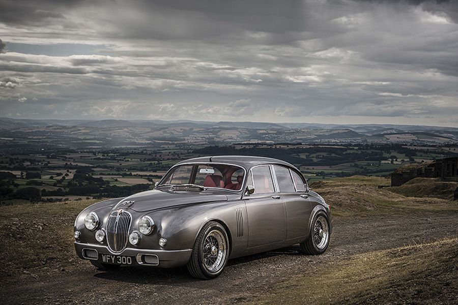 Вторая жизнь уникального британца - Jaguar Mark 2 (11 фото)