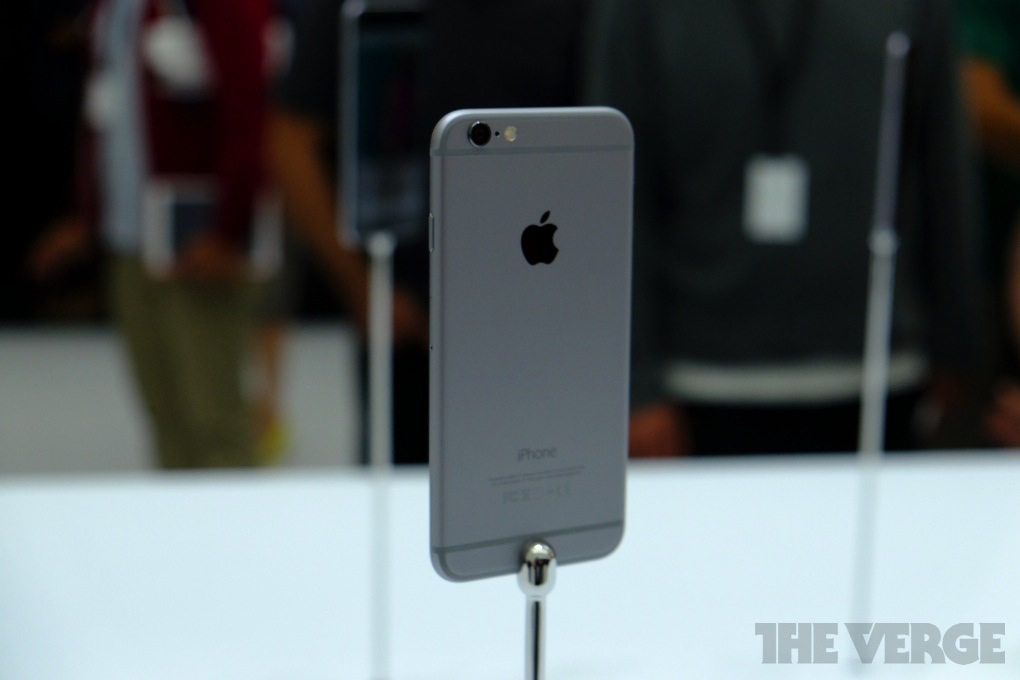 Apple представила новый iPhone 6 (20 фото)