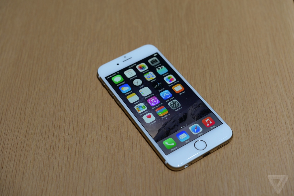 Apple представила новый iPhone 6 (20 фото)