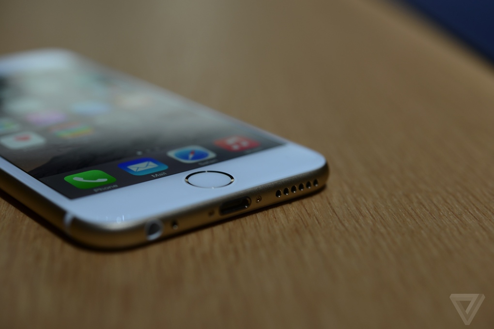 Apple представила новый iPhone 6 (20 фото)