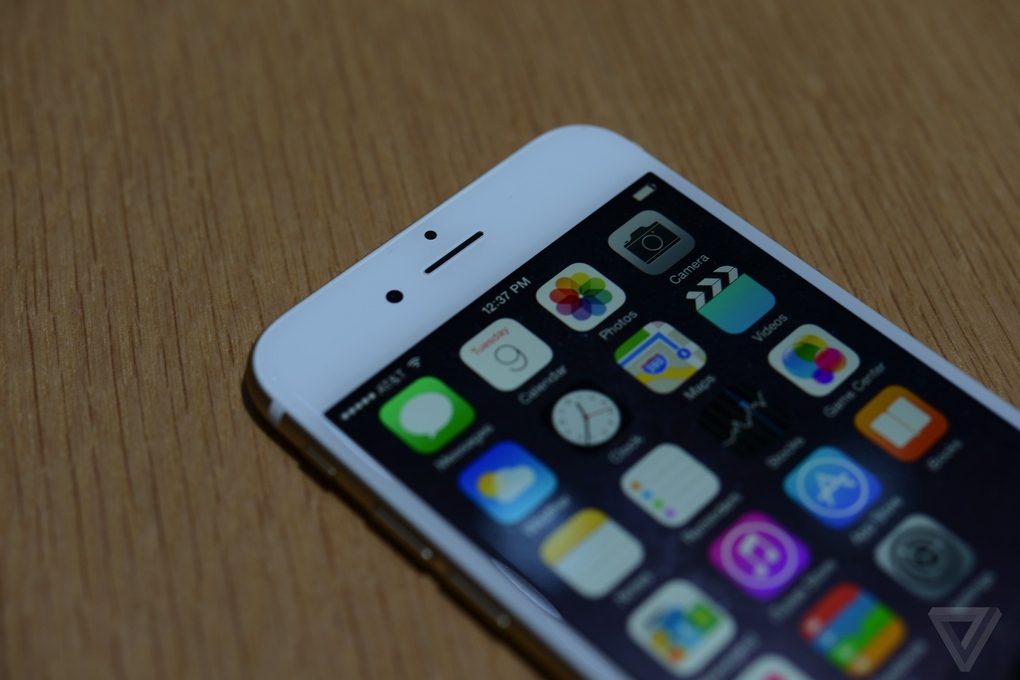 Apple представила новый iPhone 6 (20 фото)