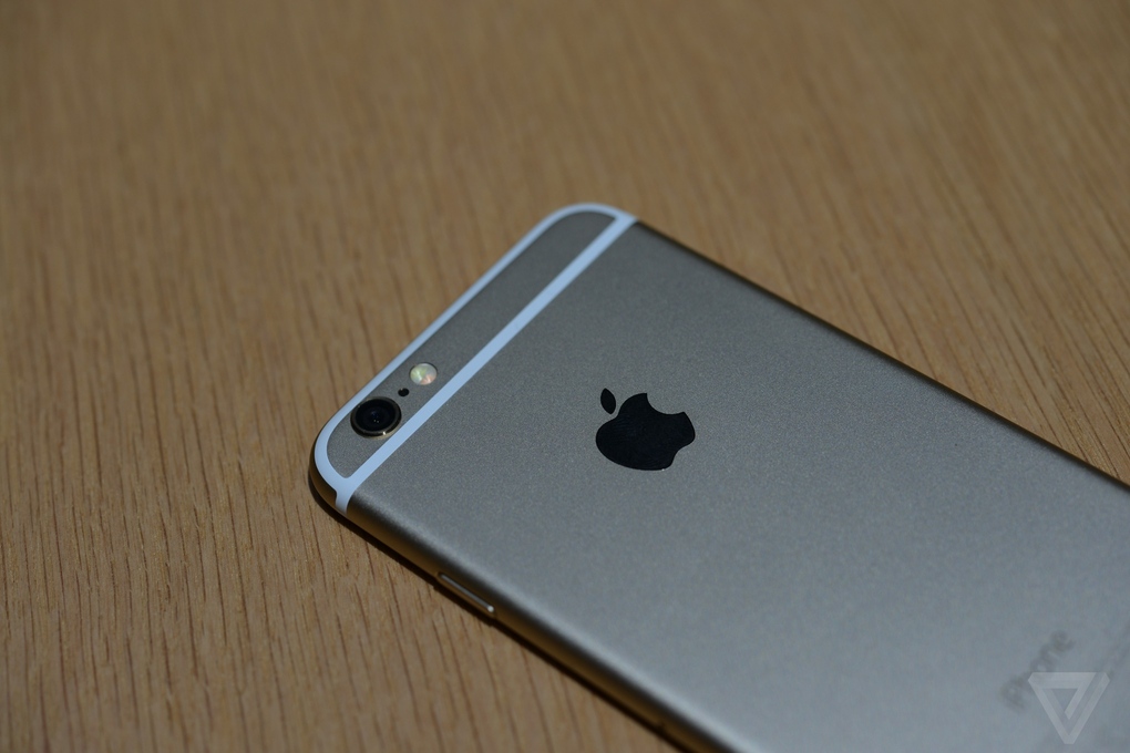 Apple представила новый iPhone 6 (20 фото)
