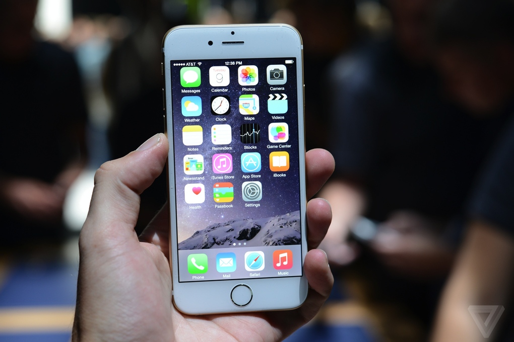 Apple представила новый iPhone 6 (20 фото)
