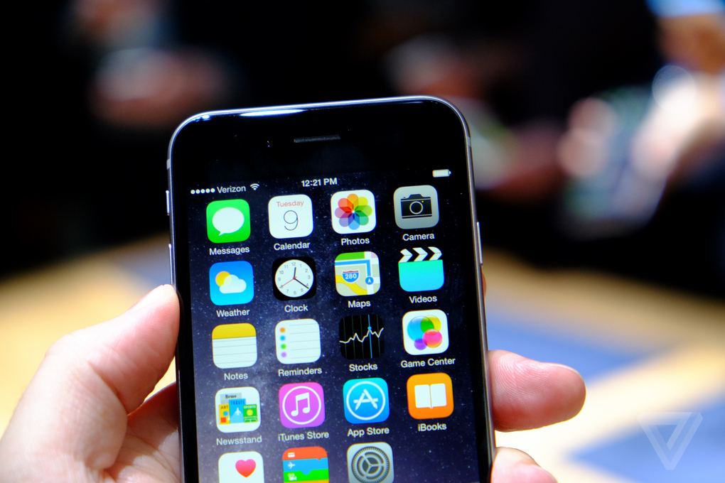 Apple представила новый iPhone 6 (20 фото)